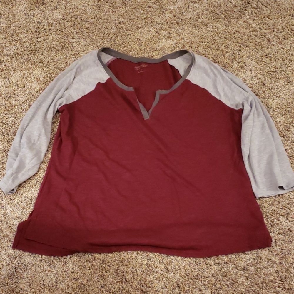 Maroon baseball cut tshirt
